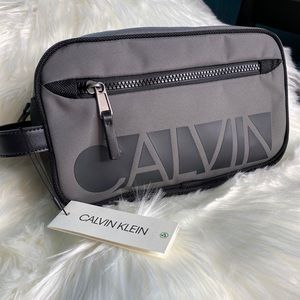 Calvin Klein Essential Nylon Dopp Kit